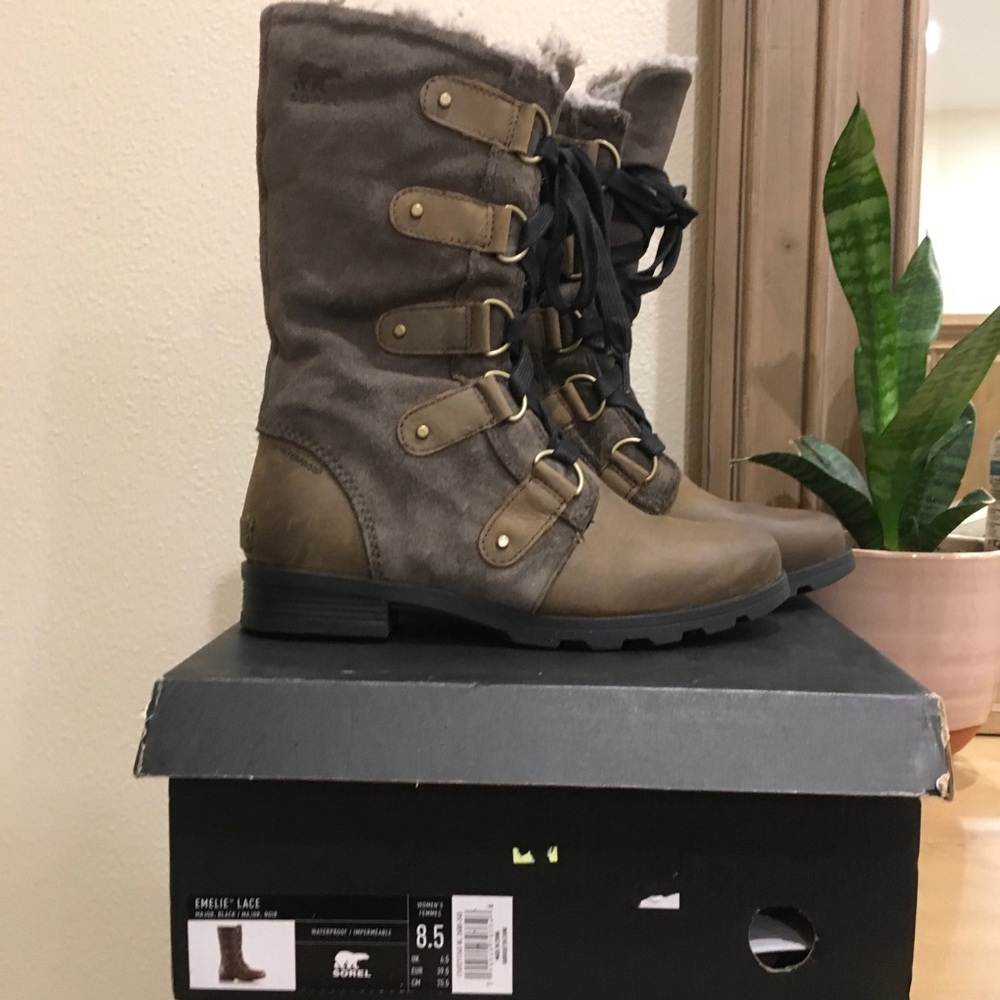 Sorel Women's Emelie Lace Boots Size 8.5